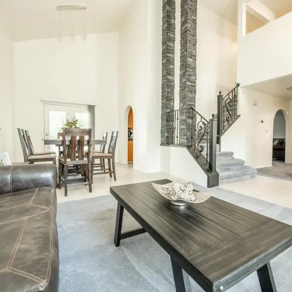 Large Family Home with Game Room, Hotel in Page