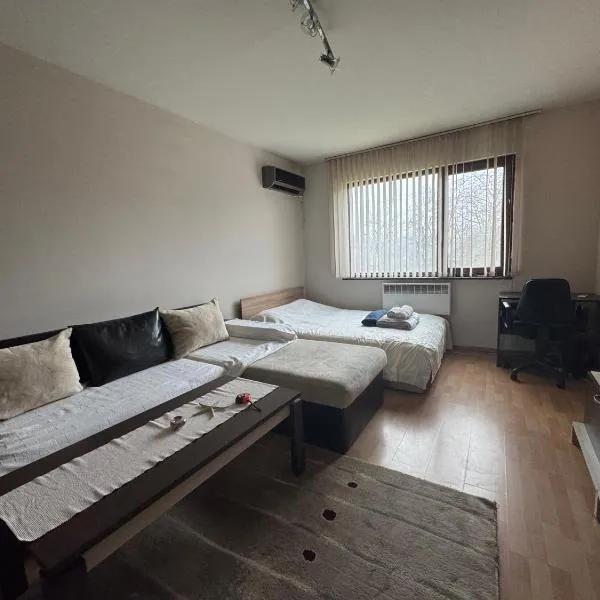 Апартамент за нощувки Харманли，Kharmanli的飯店