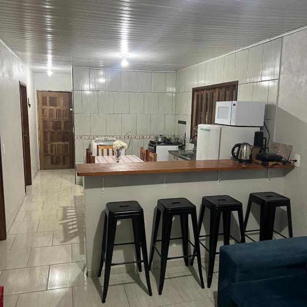 Casa inteira em terreno individual, pet friendly, vaga para 3 carros, wifi, home office