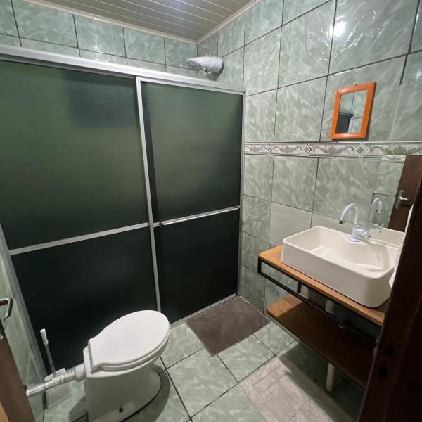 Casa inteira em terreno individual, pet friendly, vaga para 3 carros, wifi, home office - Foto 3