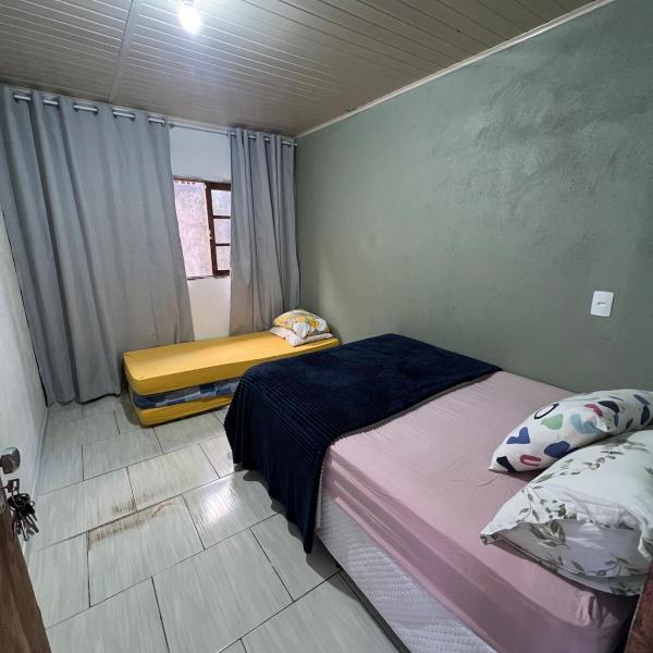 Casa inteira em terreno individual, pet friendly, vaga para 3 carros, wifi, home office - Foto 2