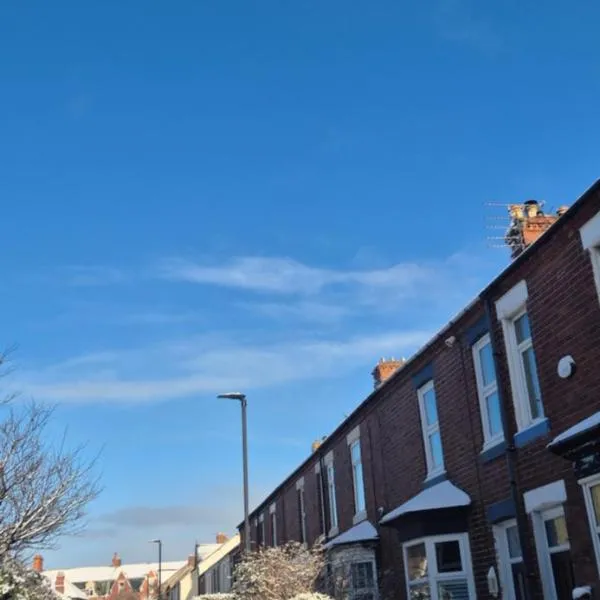 Lovely 3 bedroom Whitley Bay Townhouse., hotel in Whitley Bay