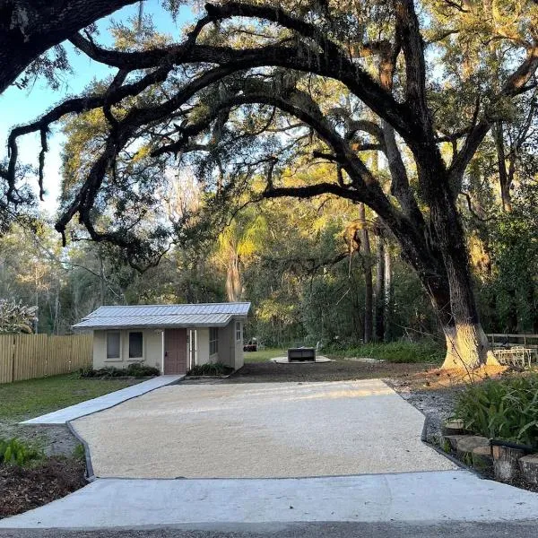 The cottage in Brooksville、ブルックスビルのホテル