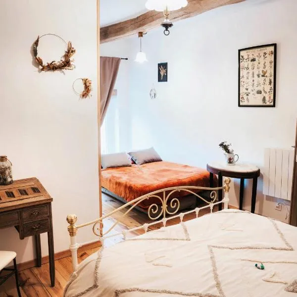 Chambre d'hôtes La clef des Champs - LA SOURCE DE NOS RACINES - CORPS DE FERME AU COEUR DU PARC NATUREL DE L'AVESNOIS, hotel en Beaufort