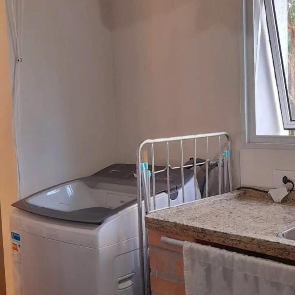 Casa super confortável à 350 m da praia possui 2 suítes com AC e 1 estúdio, Agradável e amplo espaço externo - Foto 3