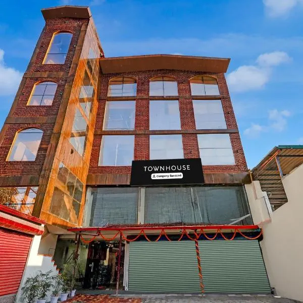 Townhouse Dharampur Railway Station, hotel in Dehradun