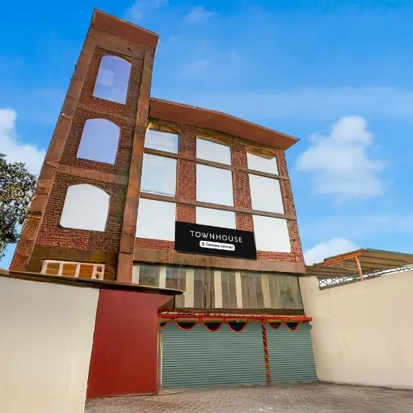 Townhouse Dharampur Railway Station, hotel in Dehradun