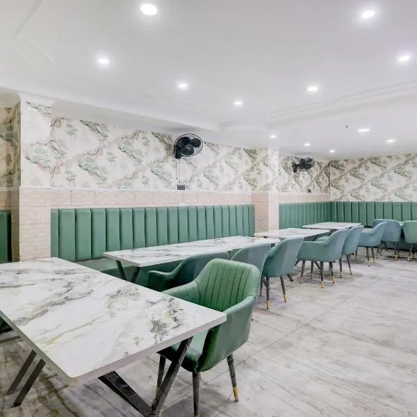 Super Townhouse Mohali Bus Terminal Formerly Hotel Hm Crystal, хотел в Mohali