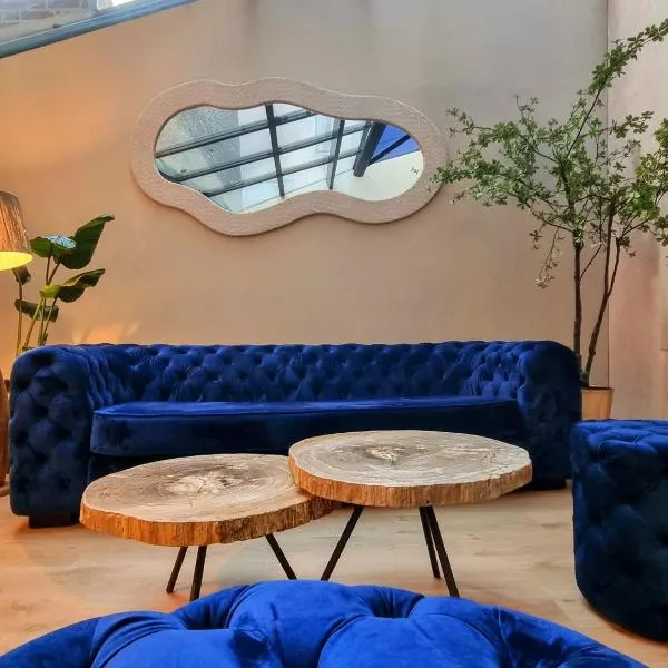 Appartement luxueux avec véranda, centre-ville, מלון בטרואה