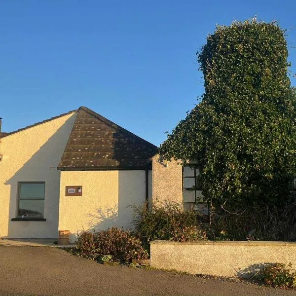 Scorrabrae Orkney Country Cosy Cottage, hotel a Orphir