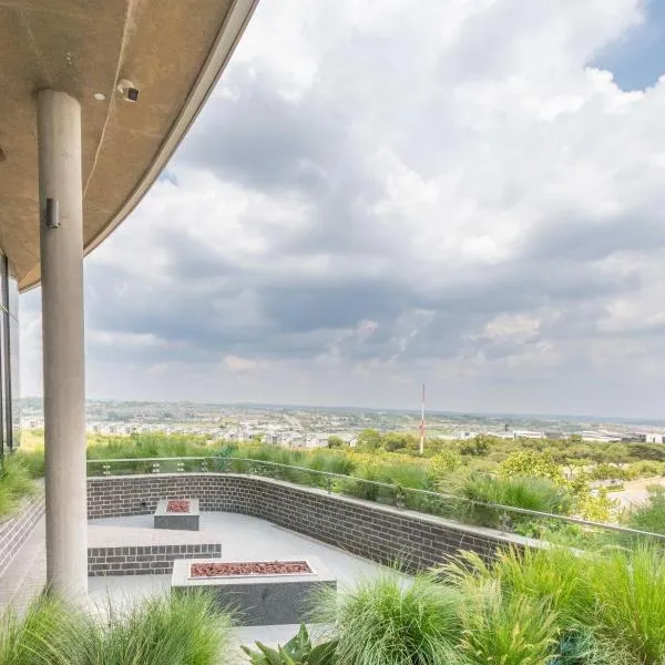 Lux @ Ellipse Galelileo, khách sạn ở Midrand