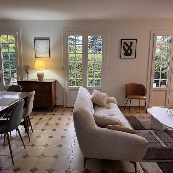 Villa 3 ch avec jardin dans un hameau paisible, hotel in Saint-Genis-Laval