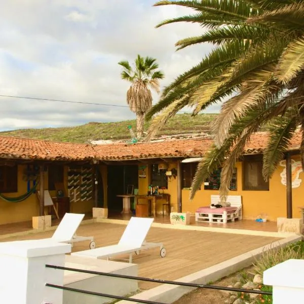 The Tree House Surf Camp, hotelli Adejessa