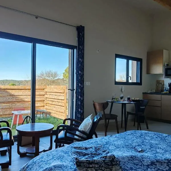Gite Studio dans village au calme, готель у місті Crespian