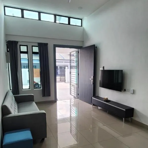Spacious 4 bedroom homestay, hotel di Mersing