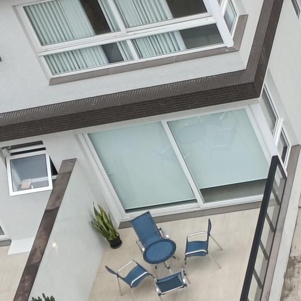 Apartamento amplo com bela sacada