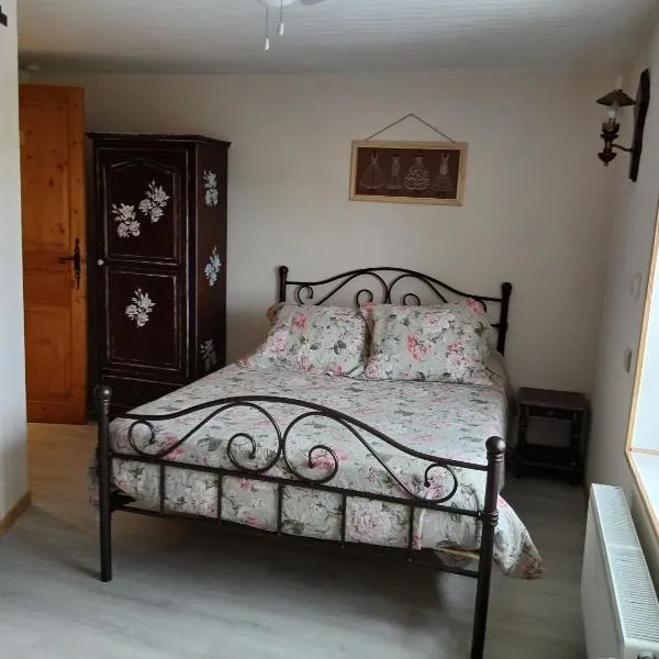La cabane de lancelot Chambre Charmante, hotel u gradu 'Laperrière-sur-Saône'