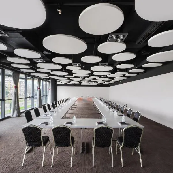 Crowne Plaza Podgorica by IHG, hotel di Podgorica