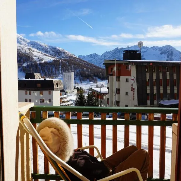 Mountain Suite with View, отель в Сестриере