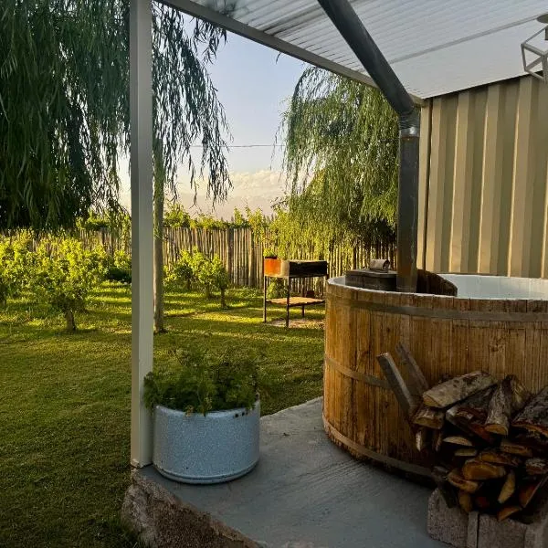 KooColand- Container con jacuzzi privado, hotell i Tupungato