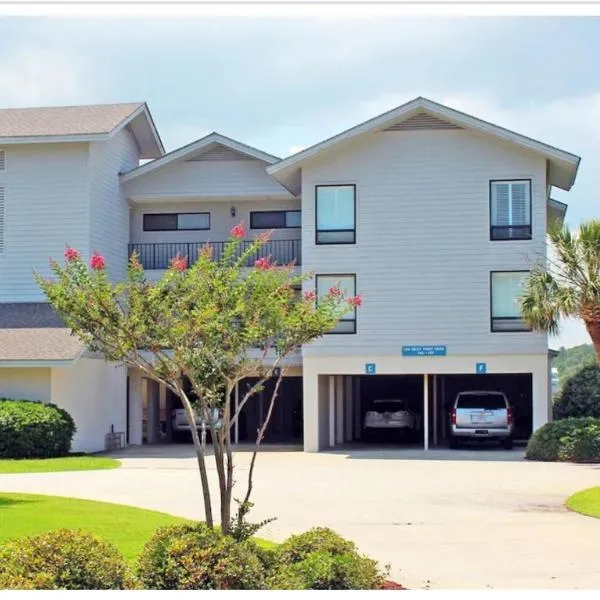 COFFEE on THE BEACH WINE on THE MARSH DOCK، فندق في باوليز آيلاند