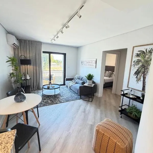 Platform 123 - 2 On Tabak with onsite Parking, hotel in Paarl