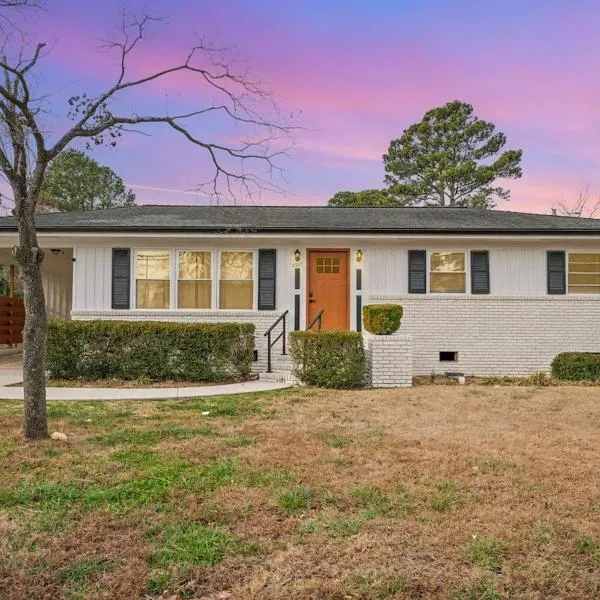 Spacious Family 3BR Quiet Raleigh Near North Hills Free Parking WiFi, hotel in Raleigh