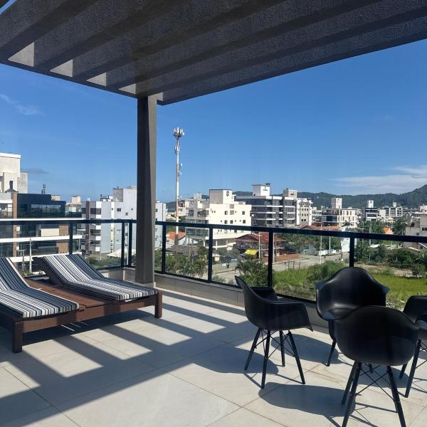 Cobertura duplex com jacuzzi e vista para 2 praias em Canto Grande