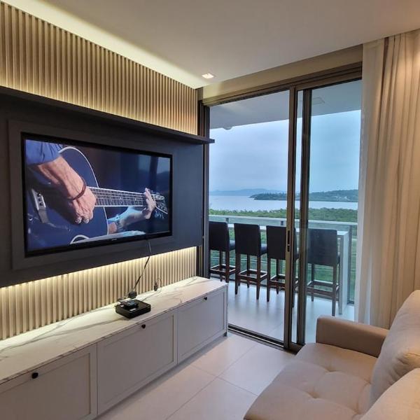 Apartamento 2 Dormitórios com Vista para Baía Norte em Florianópolis