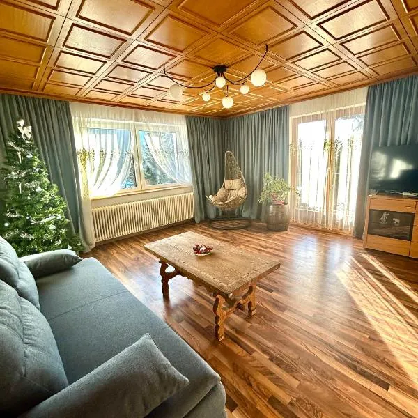 Villa Natalie - Panorama Apartment mit Bergblick, Semmering, hotel i Steinhaus am Semmering