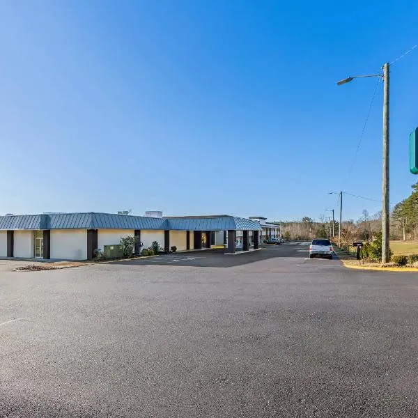 HomeTowne Studios by Red Roof Athens, TN, hotel u gradu Atens