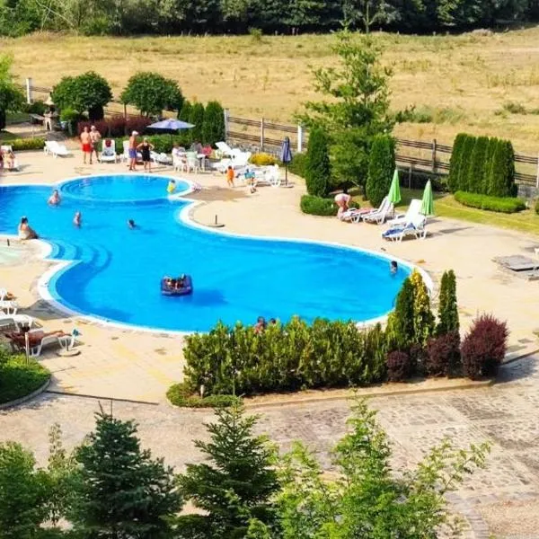 New Studio near Pirin Golf w Pool & Parking, hotel en Razlog