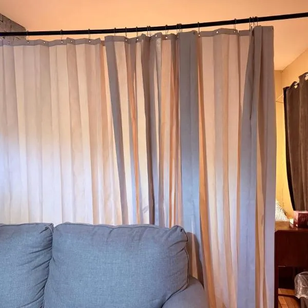 Cozy House Nested Around Trees E, hotel in San Jose