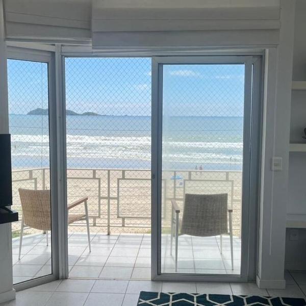 Apto de 3 quartos frente mar na praia de Itaguaçu