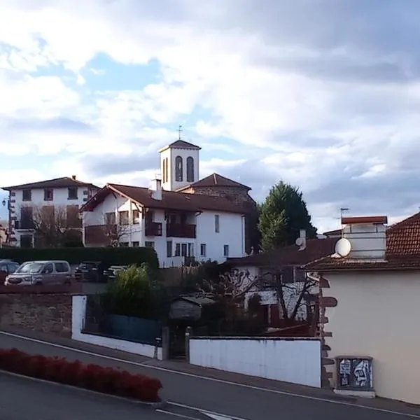 Compostelle Chemin Garazi, hotel din Uhart-Cize
