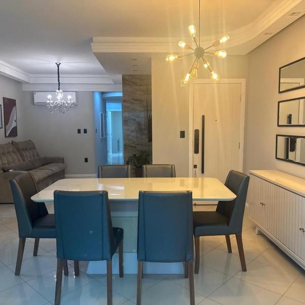 Apartamento em Meia Praia a poucos passos do mar