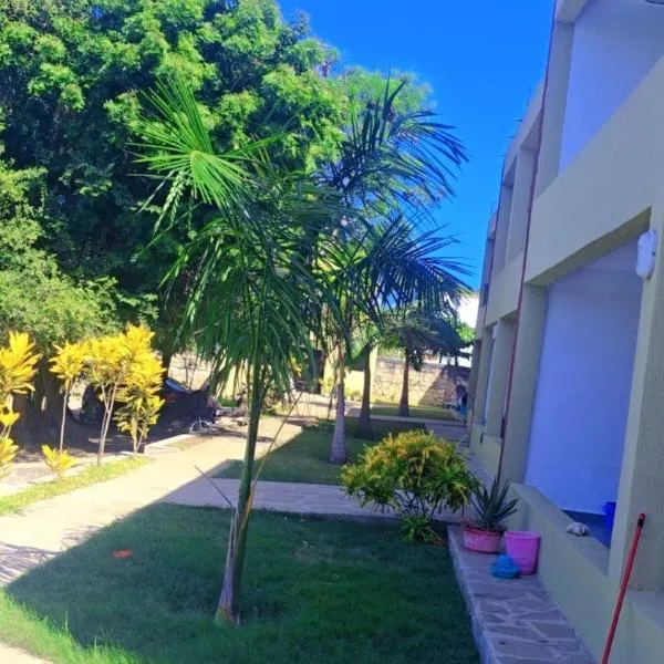 Jade luxury apartments, хотел в Galu