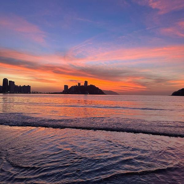 Apto 50m da praia, shopping e mercado