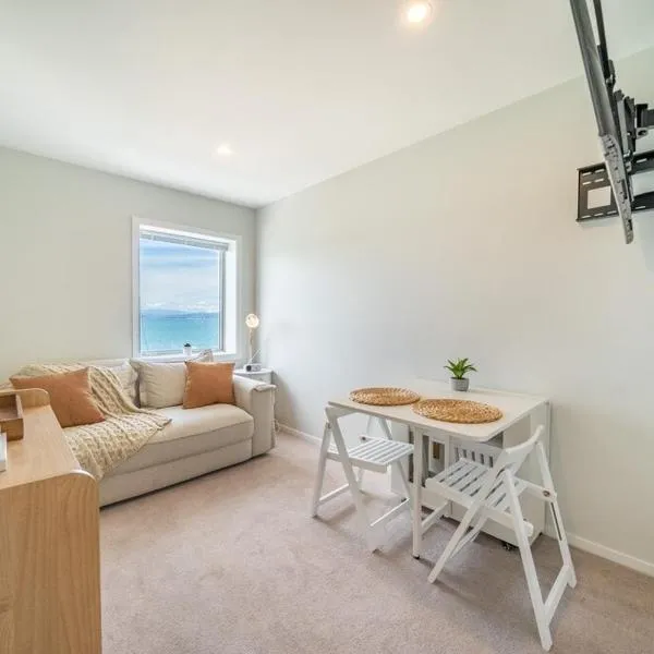 Luxury Beachfront Apartment - Private Upper Suite, hotel a Wellington