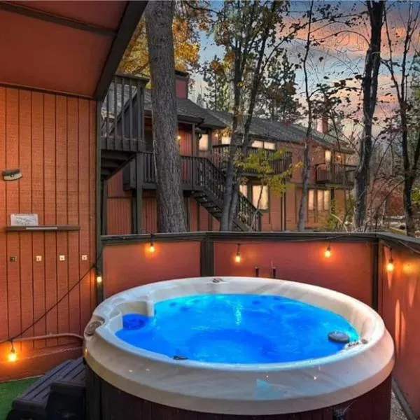 Steps to Lift Private Spa, BBQ & Massage Chair、ビッグ・ベアー・レイクのホテル