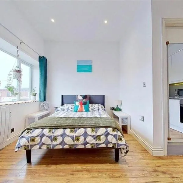 Worthing South Facing Studio Apartment, готель у місті Worthing