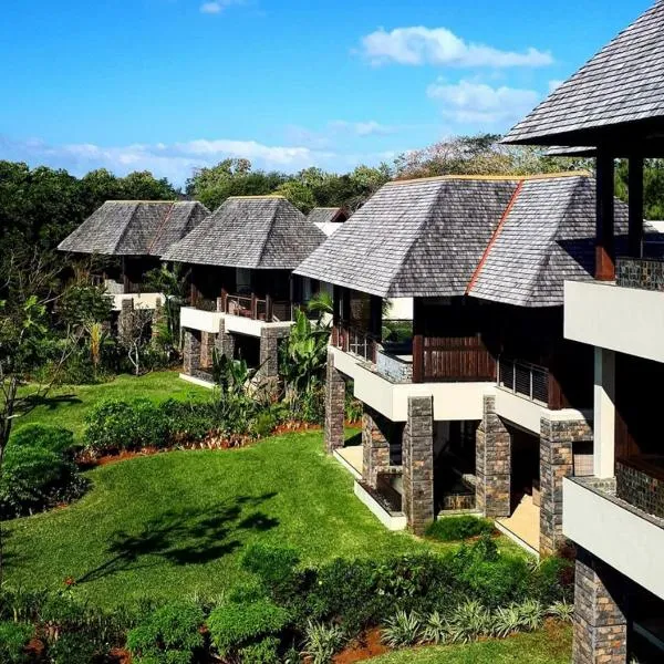 Beachfront Villa with Private Pool and Garden in 5-Star Resort, hotel a Centre de Flacq