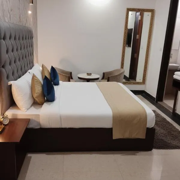 Hotel Sainik Farmstay, hotell i Jāmb