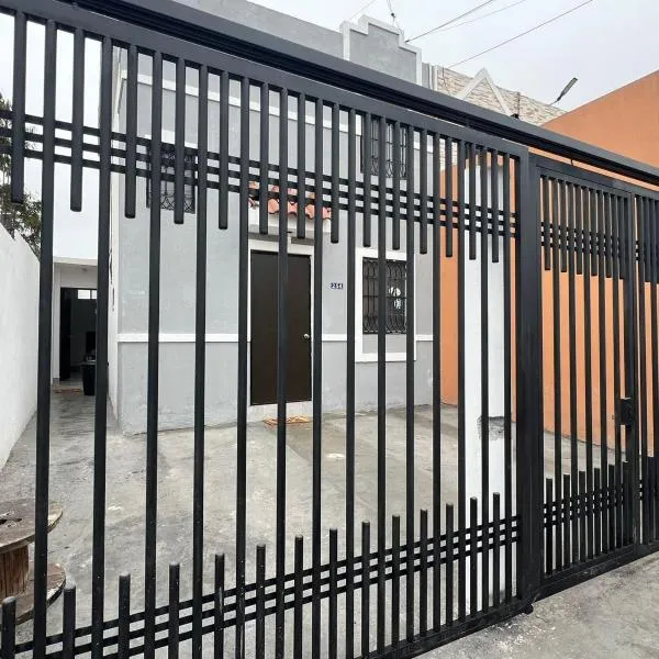Casa cerca del aeropuerto con dos habitaciones todo incluido, hotel sa Monterrey