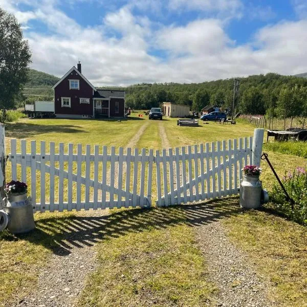 4 Bedroom Awesome Home In Indre Billefjord, hotel en Indre Billefjord