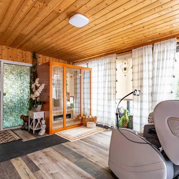 Summit Retreat Hot Tub Game Room Sauna, Hotel in Tobyhanna
