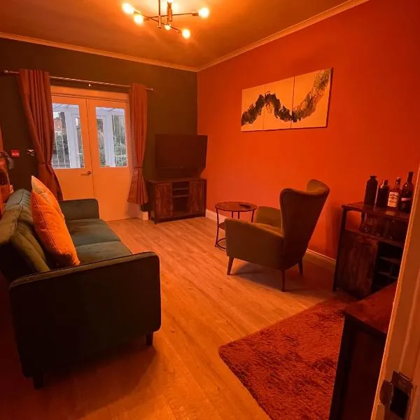 Stylish 2Bed Ground Floor Flat with Private Garden، فندق في ويستون سوبر مير