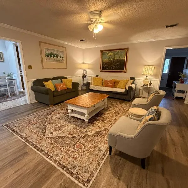 Relaxing 3BR Home in Quiet Neighborhood near SGMC & I-75 โรงแรมในวัลโดสตา