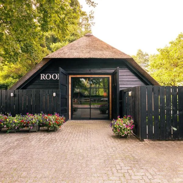 Luxe Veluwse Bosrand Suite met Jacuzzi en Zwembad, khách sạn ở Lunteren