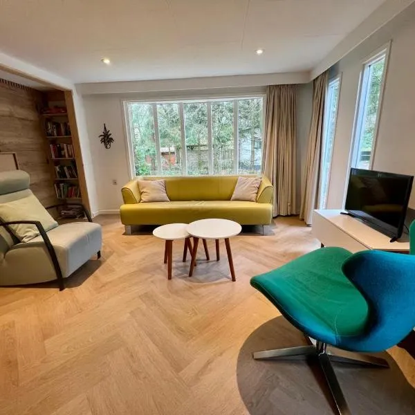 Kindvriendelijk sfeervol vakantiehuis Bosgeneugte bij zwembad op de Veluwe, hotel v destinácii Doornspijk